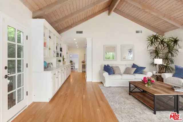 Single-family house For Sale in Los Angeles, California