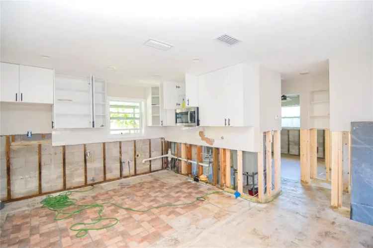 Single-family house For Sale in 4234, Harrisburg Street Northeast, Saint Petersburg, Florida