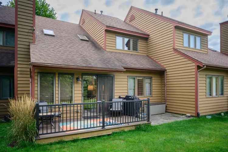 Condo For Sale in 7, Oak Glen Drive, Guilford Township, Illinois