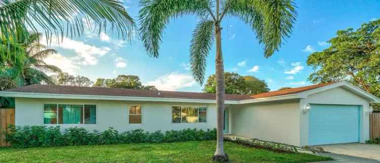 Single-family house For Sale in Lake Clarke Shores, Florida