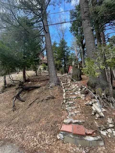 Single-family house For Sale in Lake Arrowhead, California