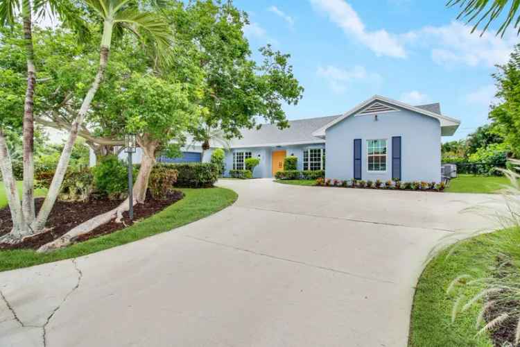 Single-family house For Sale in Lake Clarke Shores, Florida