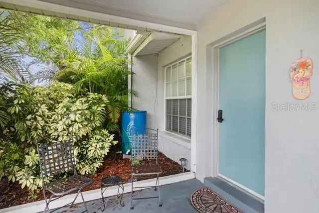 Single-family house For Sale in 1949, Forked Creek Drive, Englewood, Florida