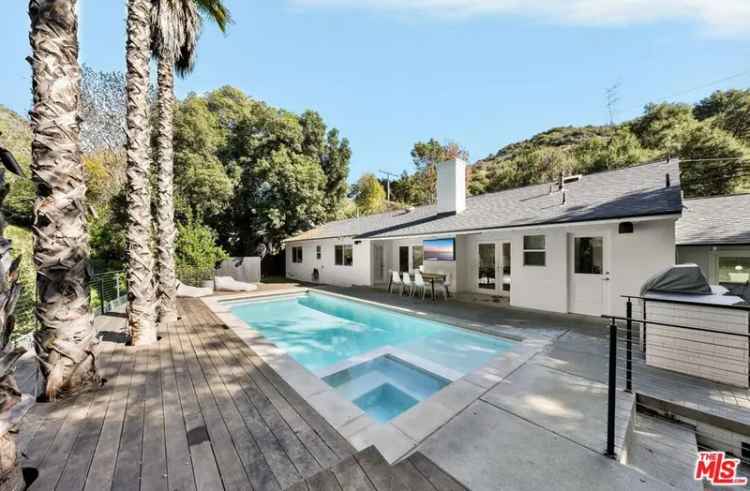 Single-family house For Sale in 3443, Mandeville Canyon Road, Los Angeles, California