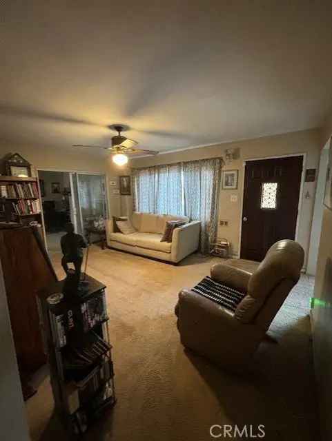 Single-family house For Sale in Long Beach, California