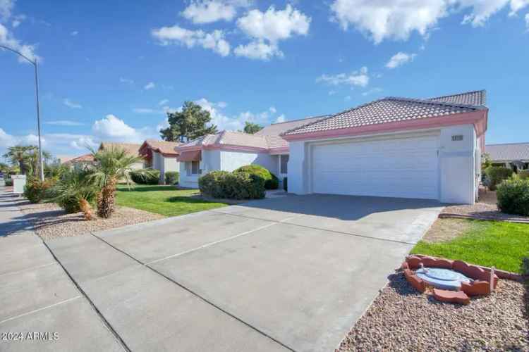 Single-family house For Sale in 14129, West Sky Hawk Drive, Sun City West, Arizona