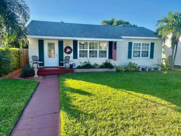 Single-family house For Sale in Lake Worth Beach, Florida