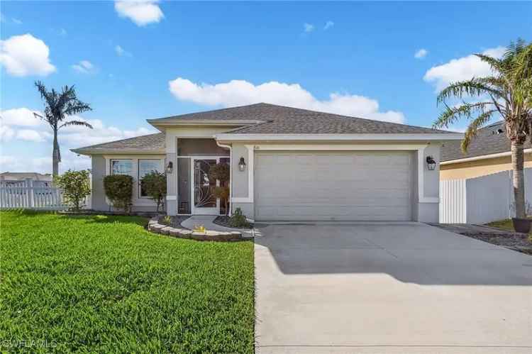 Single-family house For Sale in 816, Northeast 32nd Terrace, Cape Coral, Florida