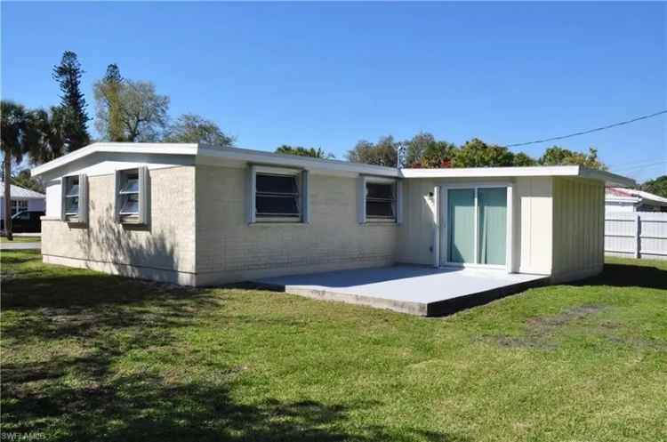 Single-family house For Sale in East Naples, Florida