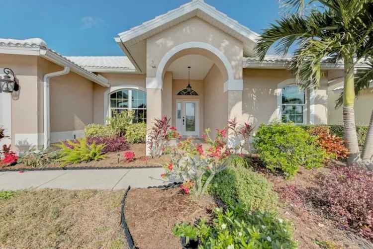 Single-family house For Sale in 1558, Belfry Drive, Venice, Florida