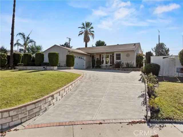 Single-family house For Sale in 8020, Graystone Street, Los Angeles, California