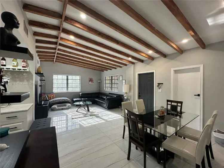 Single-family house For Sale in 6060, Northwest 7th Street, Miami, Florida