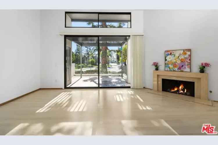 Condo For Sale in 5422, Heron Bay, Long Beach, California