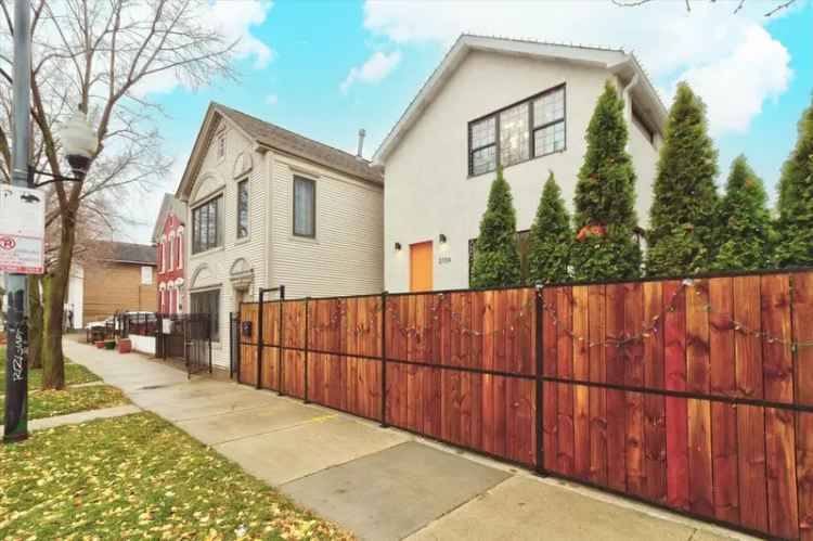 Single-family house For Sale in 2104, South May Street, Chicago, Illinois