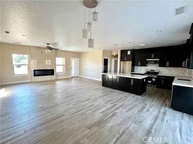 Single-family house For Sale in 14074, Cajon Street, Hesperia, California