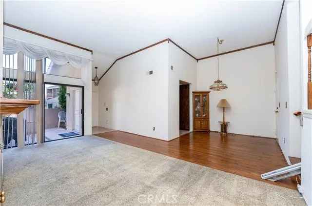 Condo For Sale in Fullerton, California