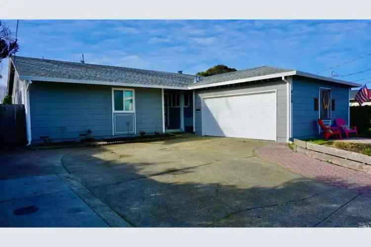 Single-family house For Sale in 428, Donner Avenue, Petaluma, California