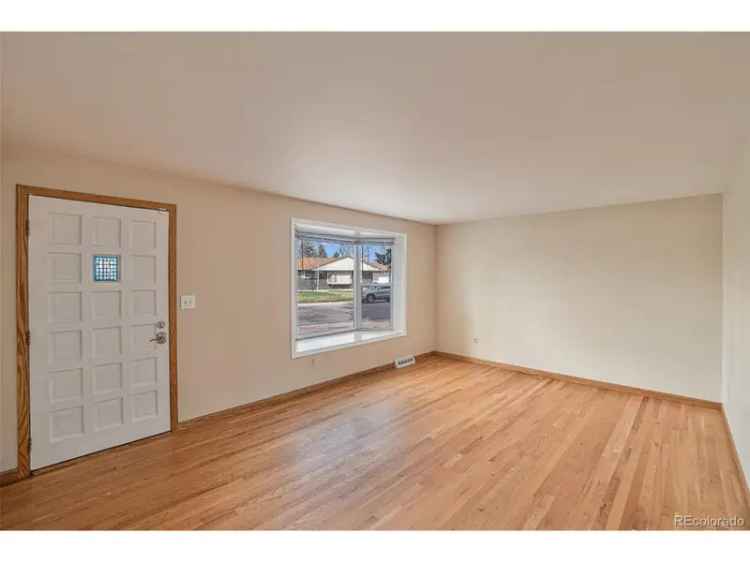 Single-family house For Sale in 3564, East Lake Drive, Centennial, Colorado