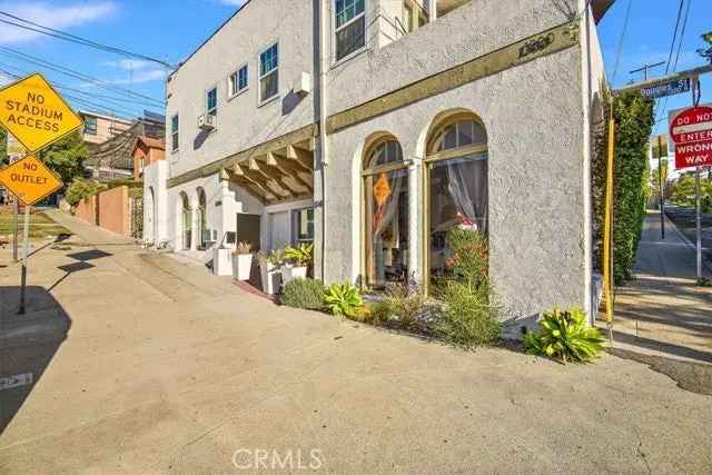 Condo For Sale in Los Angeles, California