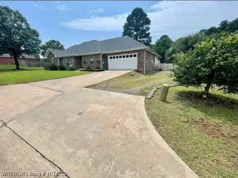 Single-family house For Sale in Clarksville, Arkansas