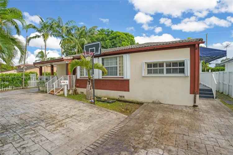 Single-family house For Sale in 4330, Southwest 2nd Street, Coral Gables, Florida