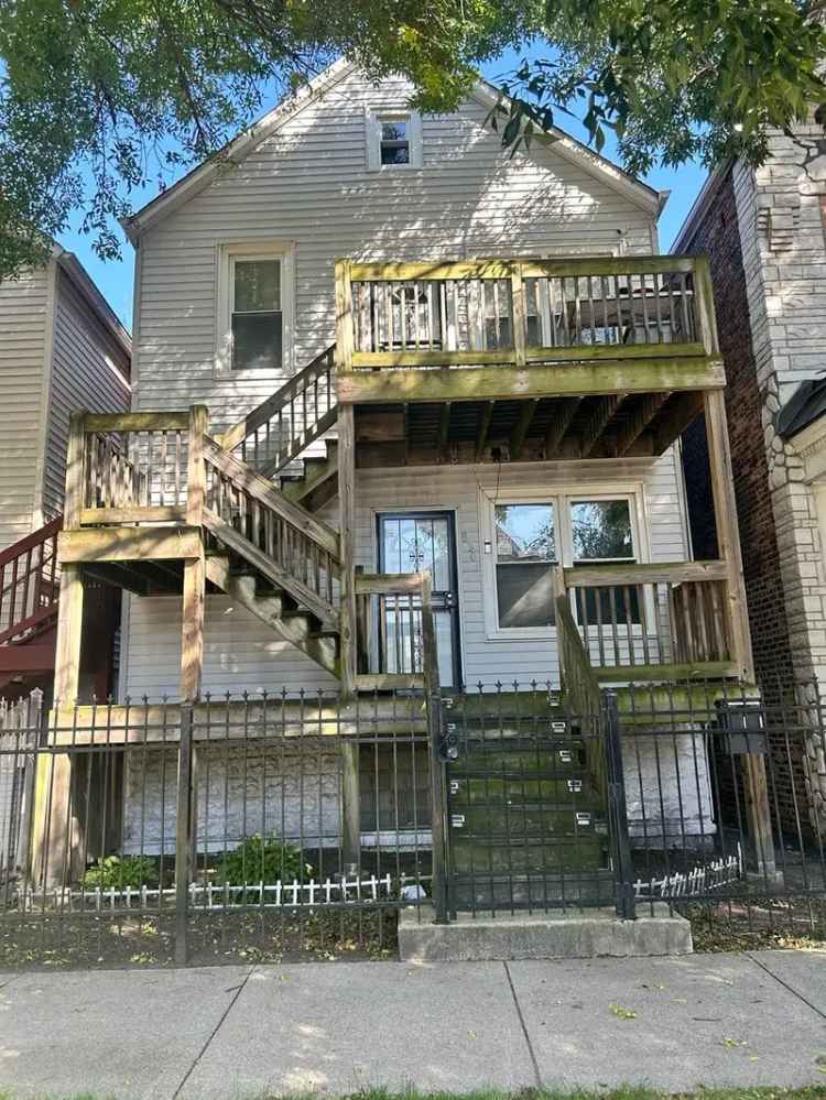 Multi-family house For Sale in 8309, South Brandon Avenue, Chicago, Illinois