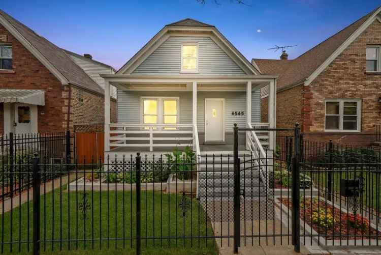 Single-family house For Sale in 4545, West Montana Street, Chicago, Illinois