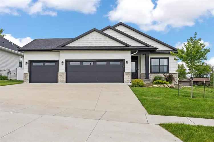 Single-family house For Sale in 327, Sierra Trace, Coralville, Iowa