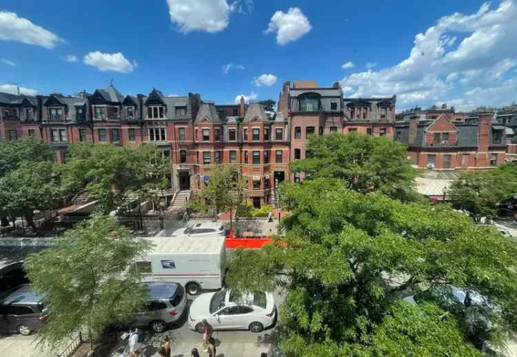 Back Bay Brownstone Apartment - Updated Amenities, Prime Location