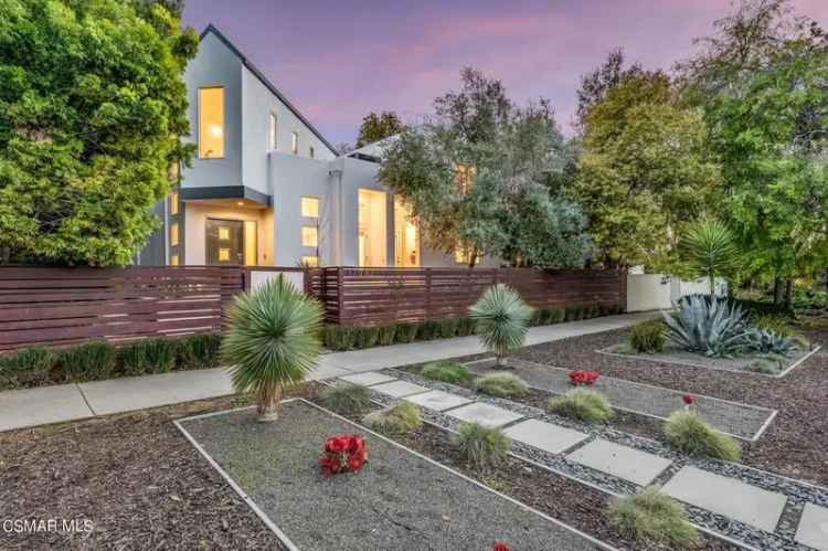 Single-family house For Sale in 13042, Rose Avenue, Los Angeles, California