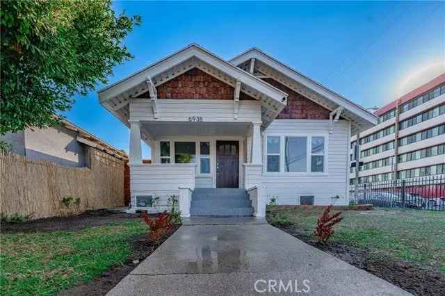 Multi-family house For Sale in 6938, Denver Avenue, Los Angeles, California