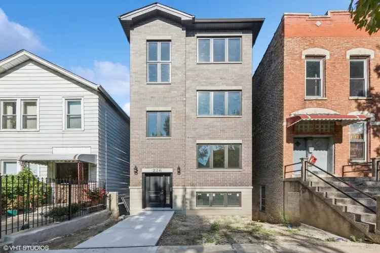 Multi-family house For Sale in 226, West 24th Street, Chicago, Illinois