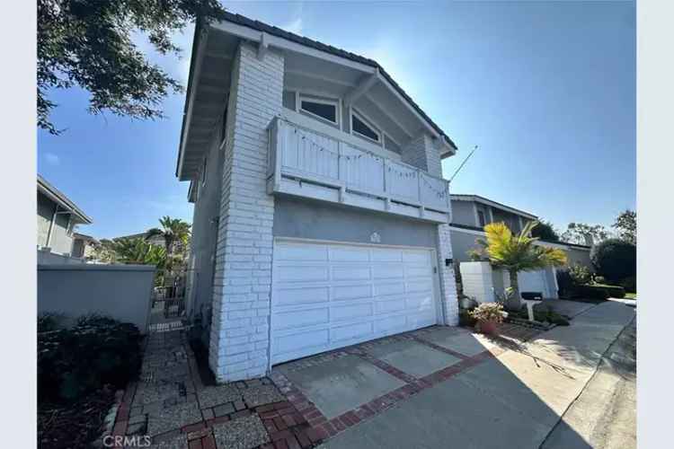 Single-family house For Sale in 17562, Cottonwood, Irvine, California