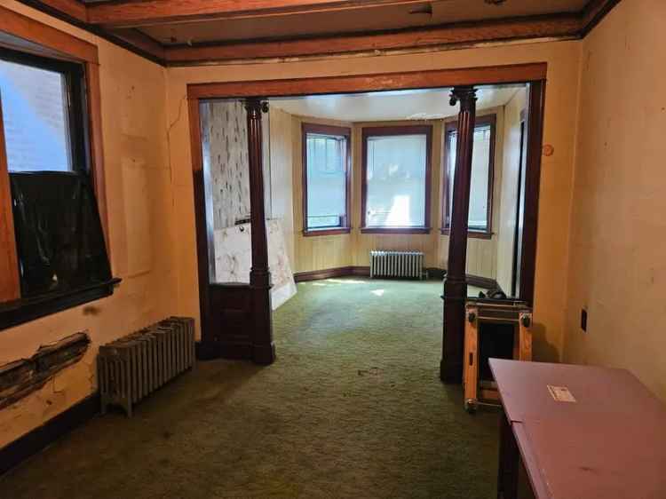 Multi-family house For Sale in 2126, West Thomas Street, Chicago, Illinois