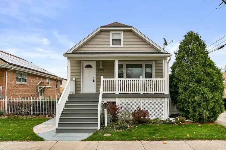 Single-family house For Sale in 5845, South Menard Avenue, Chicago, Illinois