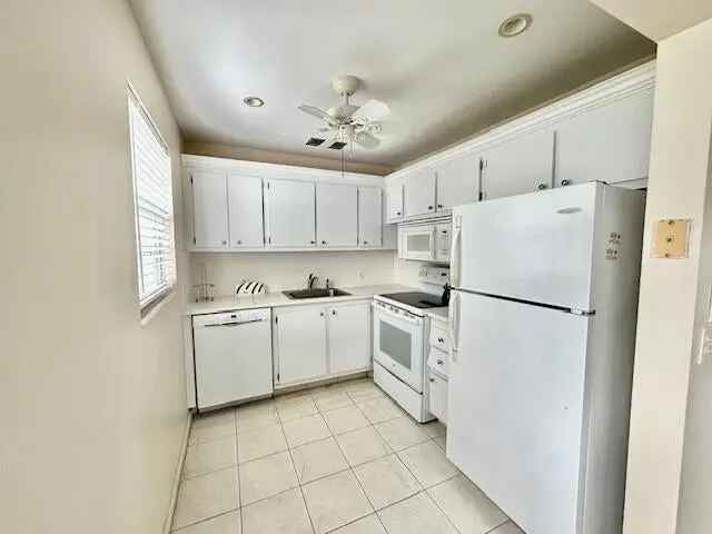 Condo For Sale in 207, Brighton East, Florida