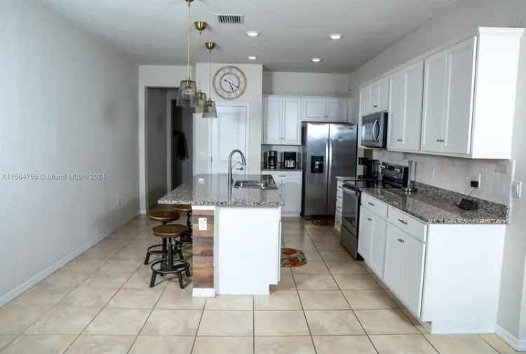 House For Sale in Palm Springs, Florida