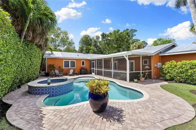 Single-family house For Sale in Naples, Florida