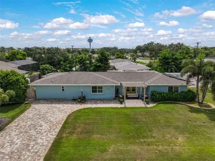 Single-family house For Sale in 1099, Nokomis Avenue South, Venice, Florida