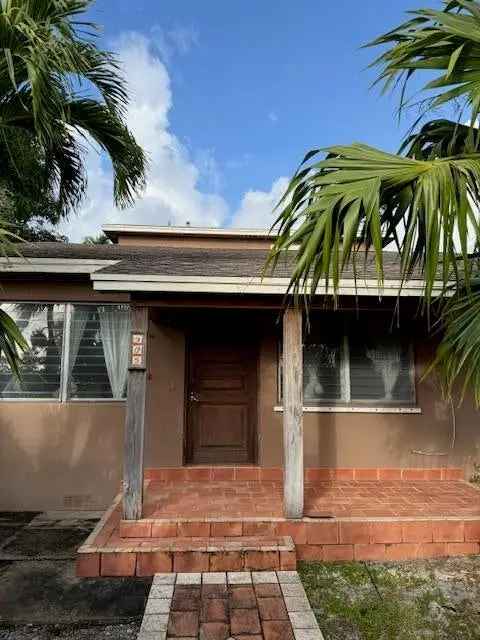 Single-family house For Sale in 303, Cornell Drive, Lake Worth Beach, Florida