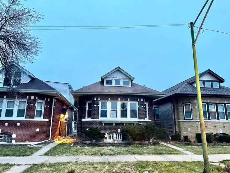 Single-family house For Sale in 9331, South Racine Avenue, Chicago, Illinois