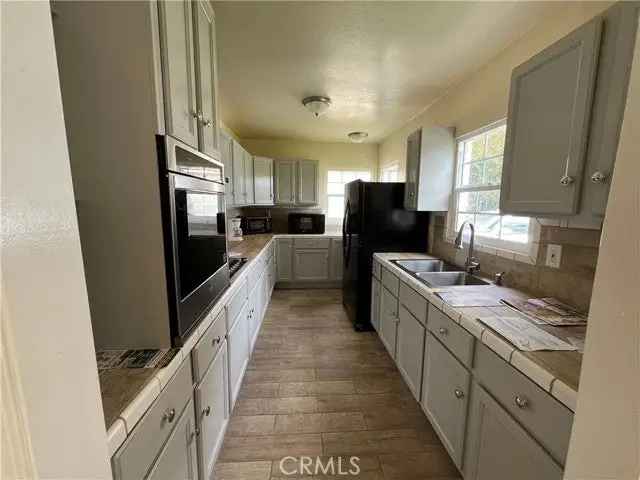 Single-family house For Sale in Long Beach, California