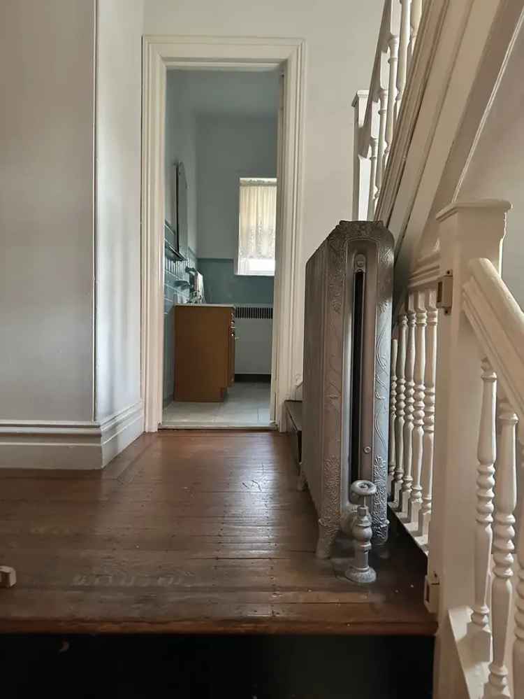 3-Bedroom Apartment near Elkins Park Train Station