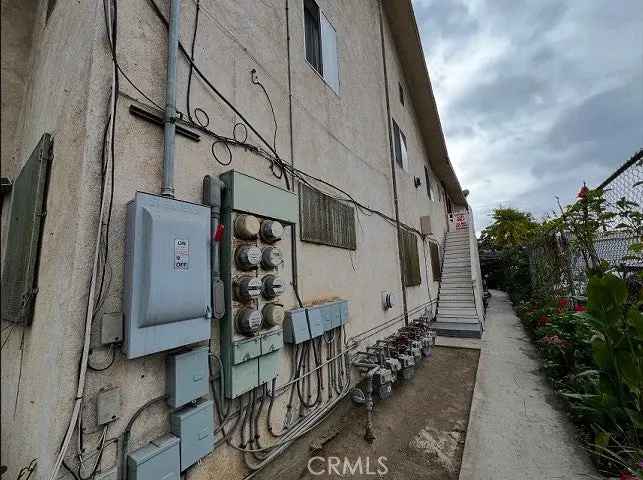 Multi-family house For Sale in 150, West 33rd Street, Los Angeles, California