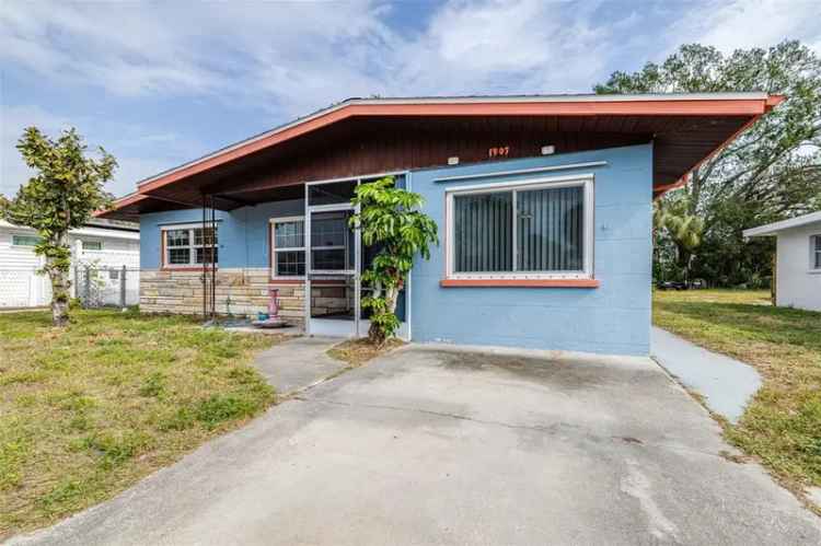 Single-family house For Sale in 1907, 27th Street West, Bradenton, Florida