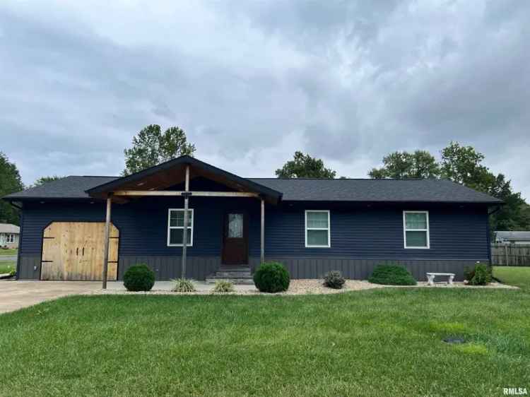 Single-family house For Sale in Centralia, Illinois