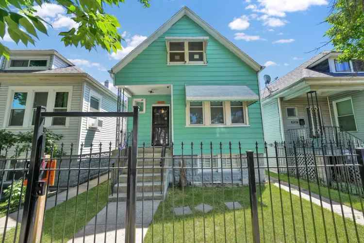 Single-family house For Sale in 4435, South Rockwell Street, Chicago, Illinois