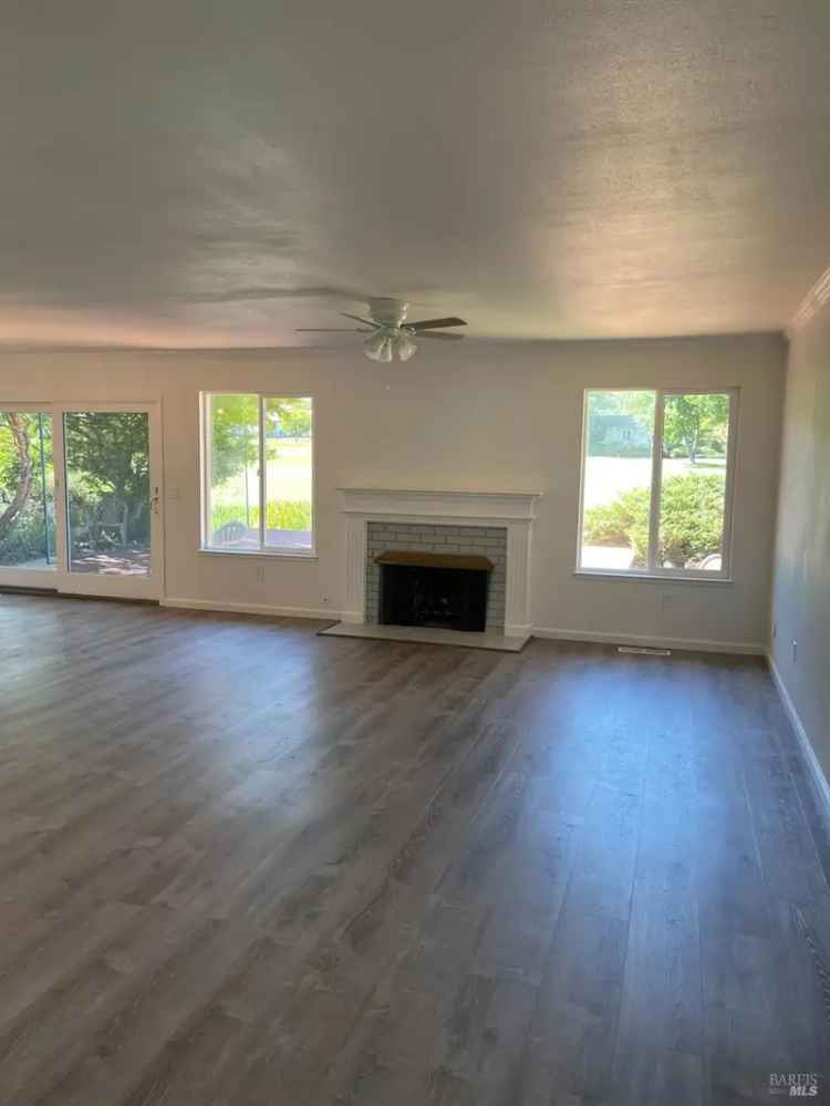 Single-family house For Sale in 137, Valley Lakes Drive, Santa Rosa, California