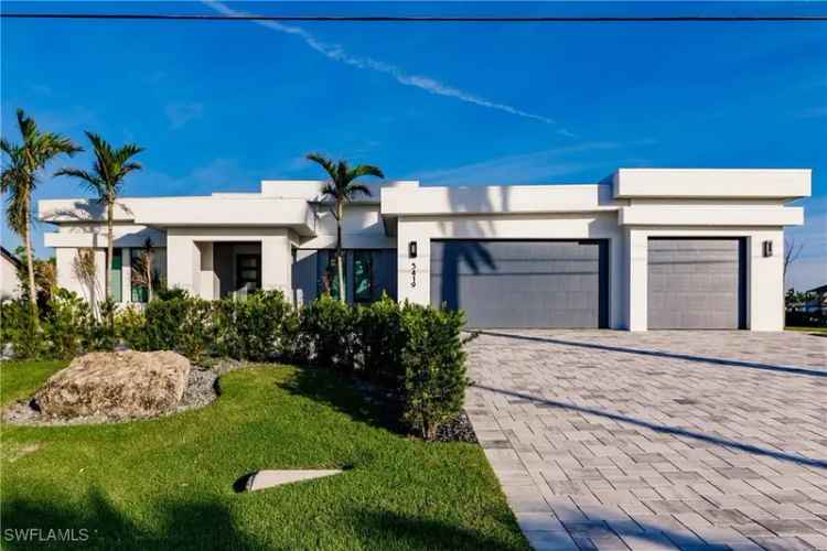 Single-family house For Sale in 5419, Skyline Boulevard, Cape Coral, Florida