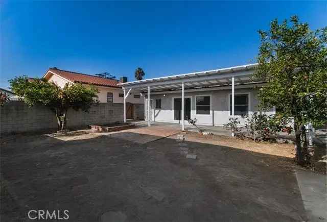 Single-family house For Sale in 11344, Delano Street, Los Angeles, California